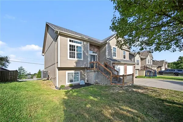9218 N Kirkwood AVE, Kansas City, MO 64154