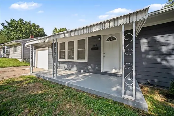 609 N Sunset DR, Independence, MO 64050