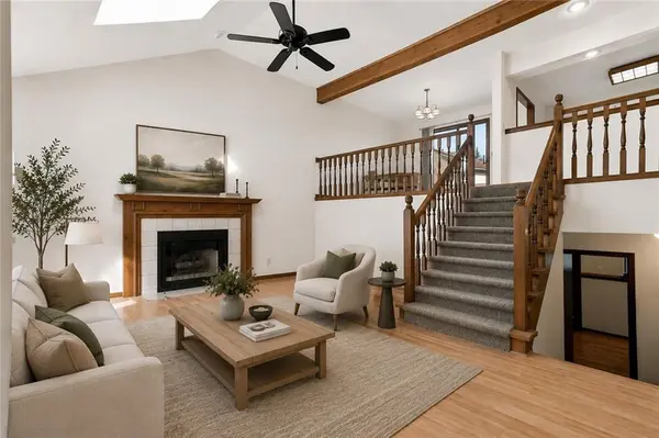 10924 W 115th ST, Overland Park, KS 66210