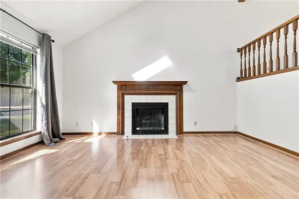 10924 W 115th ST, Overland Park, KS 66210