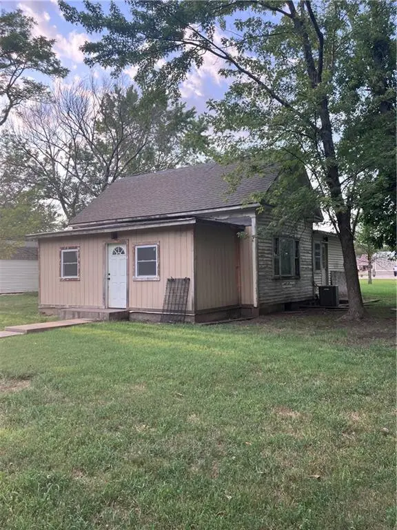 108 W Kansas AVE, Blue Mound, KS 66010