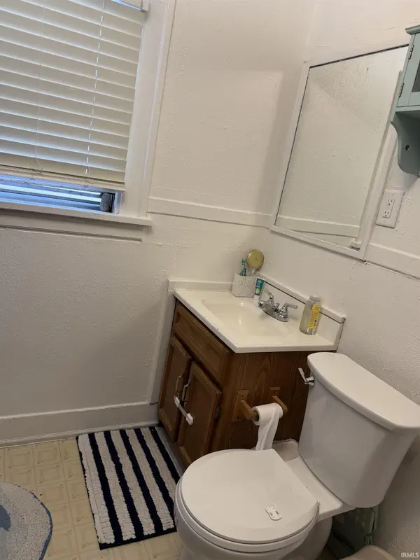 521 S 27th ST, South Bend, IN 46615