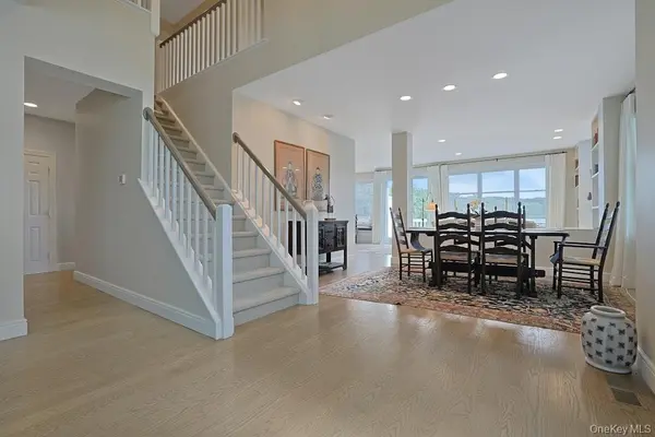 29 Country Club LN, Pleasantville, NY 10570