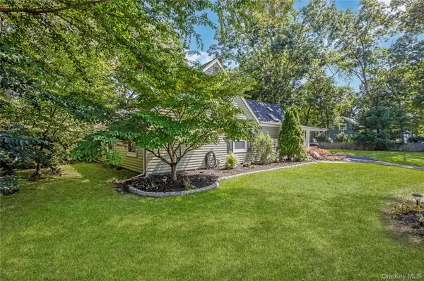 23 Lakeside DR, Ronkonkoma, NY 11779