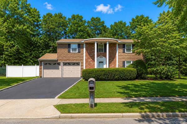 25 Hewes ST, Port Jefferson Station, NY 11776