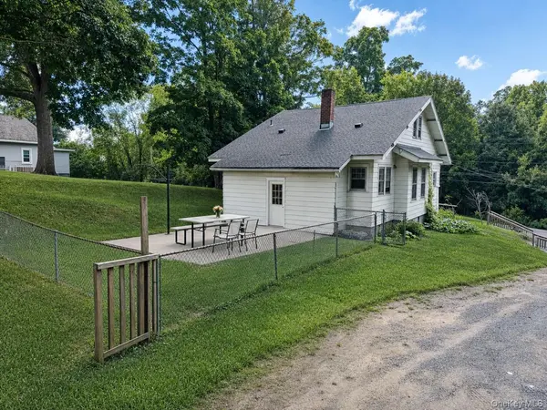 4 Grove ST, Harriman, NY 10950