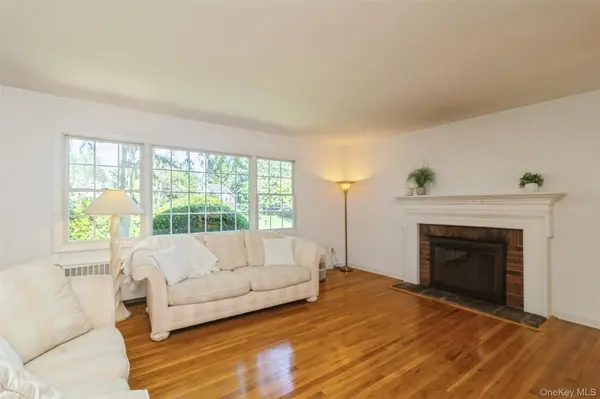 24 Old Homestead RD, Port Jefferson, NY 11777
