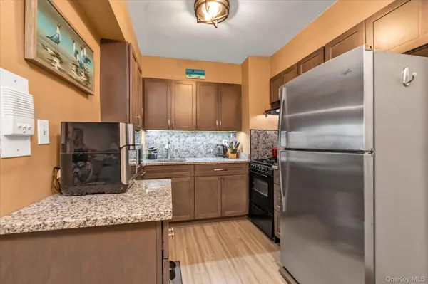 370 W Broadway #5K, Long Beach, NY 11561