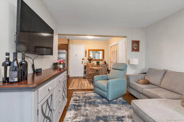 370 W Broadway #5K, Long Beach, NY 11561