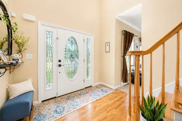 3 Maidstone LN, Monroe, NY 10950