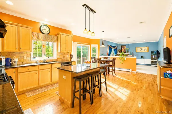 3 Maidstone LN, Monroe, NY 10950