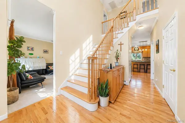 3 Maidstone LN, Monroe, NY 10950