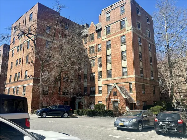 808 Bronx River RD #4E, Bronxville, NY 10708