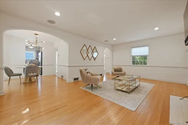 214 Nassau AVE, Manhasset, NY 11030