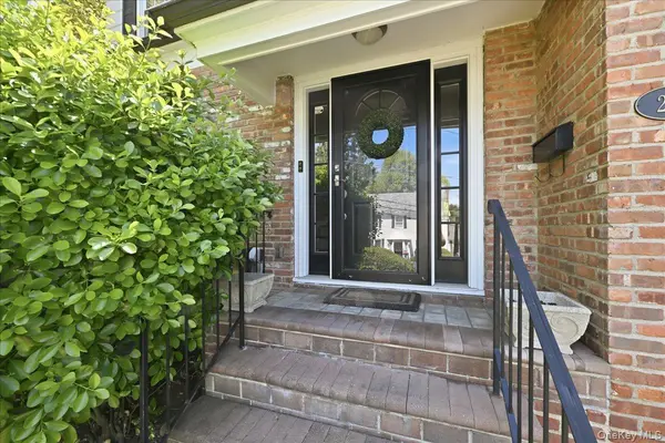 214 Nassau AVE, Manhasset, NY 11030