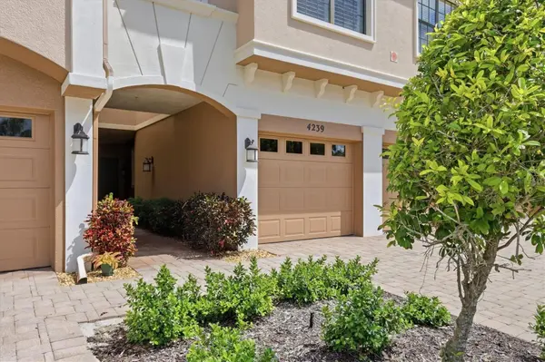 4239 OVERTURE CIR, Bradenton, FL 34209