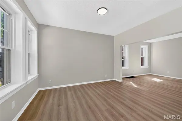 4026 Humphrey ST, St Louis, MO 63116