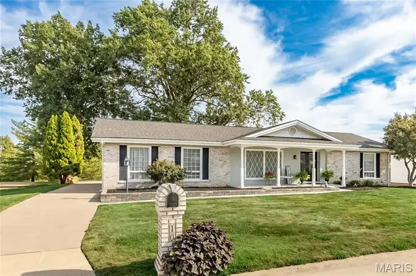 10 Club Grounds South DR, Florissant, MO 63033