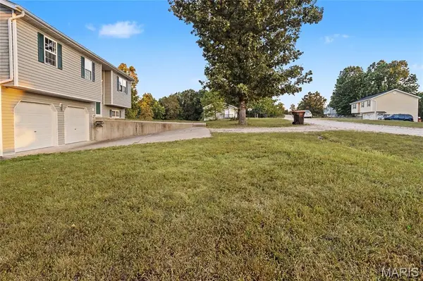 23226 Topo DR, St Robert, MO 65584