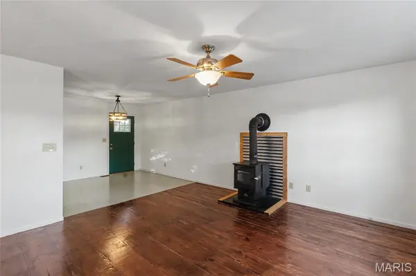 23226 Topo DR, St Robert, MO 65584