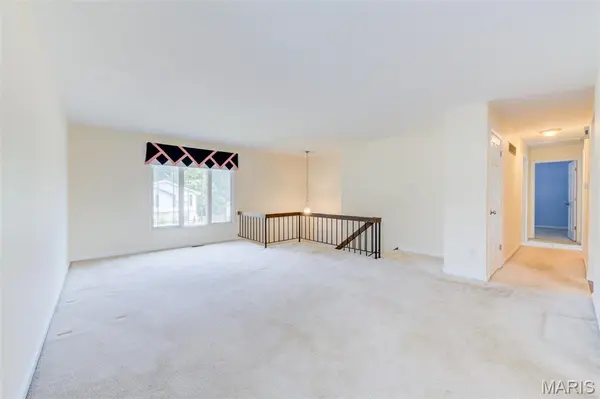 127 Spring Leaf DR, St Peters, MO 63376