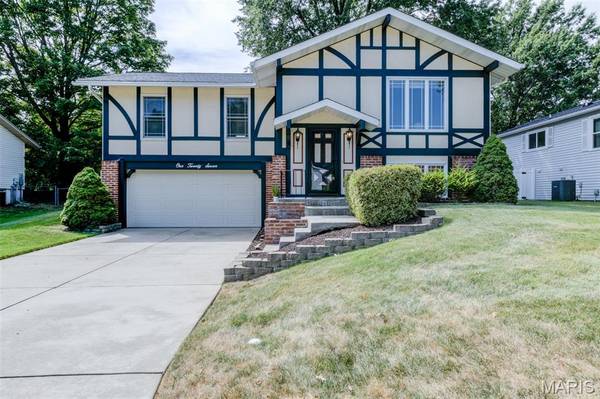 127 Spring Leaf DR, St Peters, MO 63376