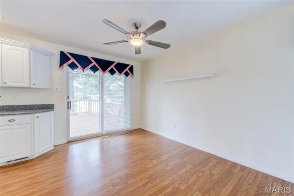 127 Spring Leaf DR, St Peters, MO 63376