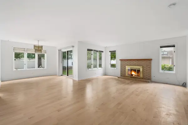 1545 N Courtland DR, Arlington Heights, IL 60004