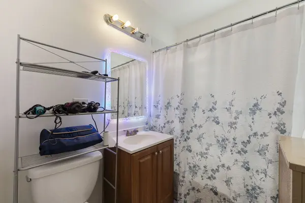 5121 W Henderson ST #2, Chicago, IL 60641