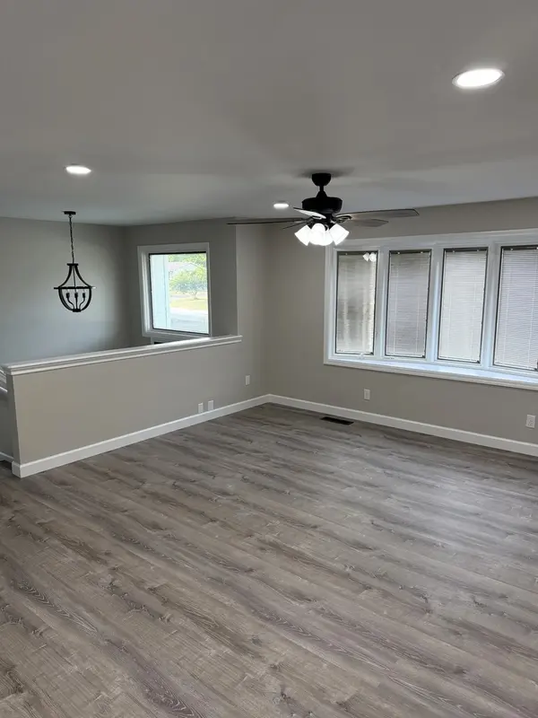 3406 Regan RD, Joliet, IL 60431