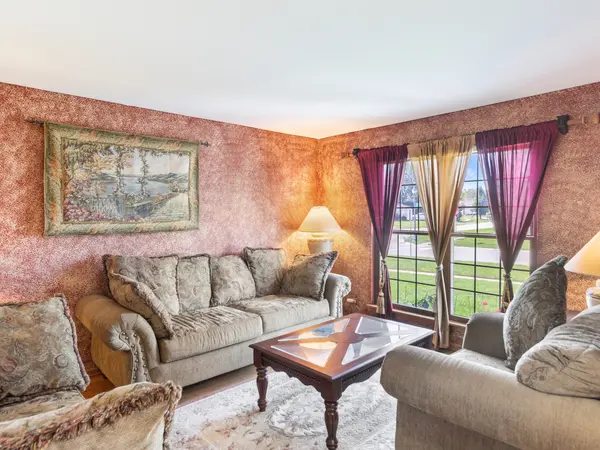 240 W Winding Trail CIR, Round Lake, IL 60073