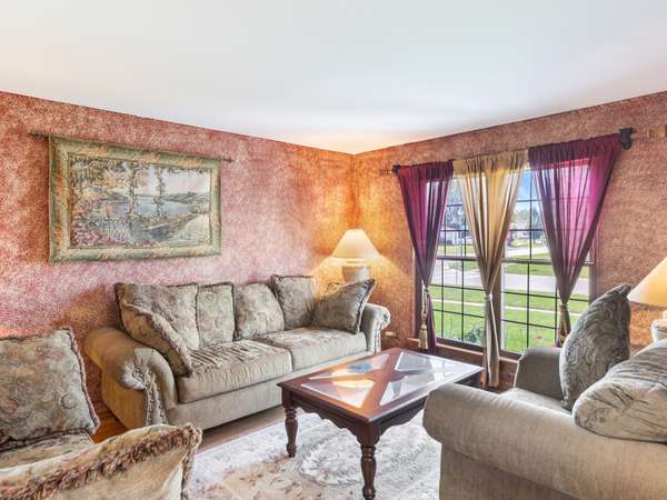 240 W Winding Trail CIR, Round Lake, IL 60073