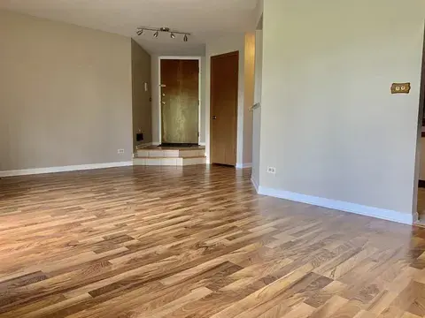 1864 Fox Run DR #B, Elk Grove Village, IL 60007
