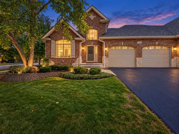 701 Kelly CT, Roselle, IL 60172