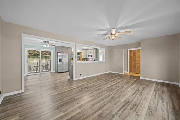 6231 Linden LN, La Grange Highlands, IL 60525