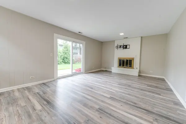 5S735 Park Meadow DR, Naperville, IL 60540