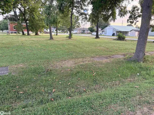 202 E 5Th ST, Moulton, IA 52572