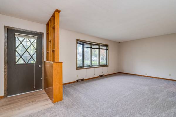 125 N Manitou DR, Mankato, MN 56001