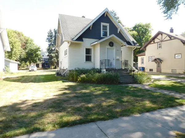 606 5th ST S, Moorhead, MN 56560