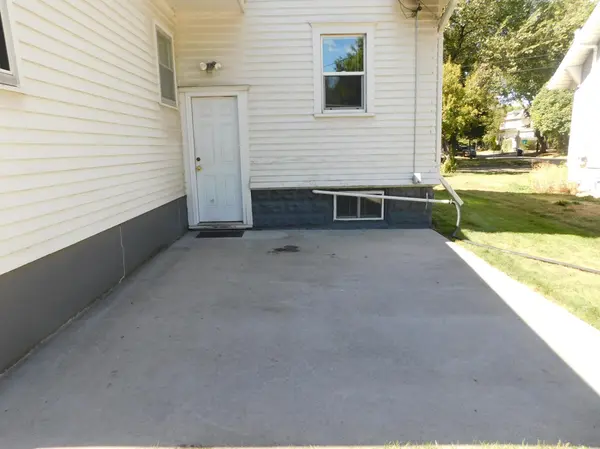 606 5th ST S, Moorhead, MN 56560