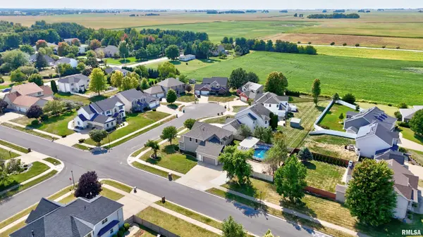 1004 Melinda CT, Forsyth, IL 62535