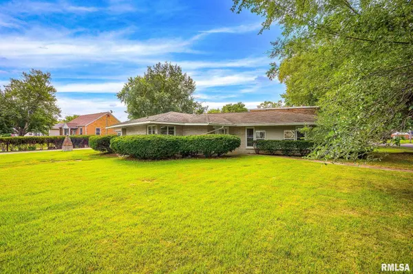 1704 SHORT DR, Pekin, IL 61554