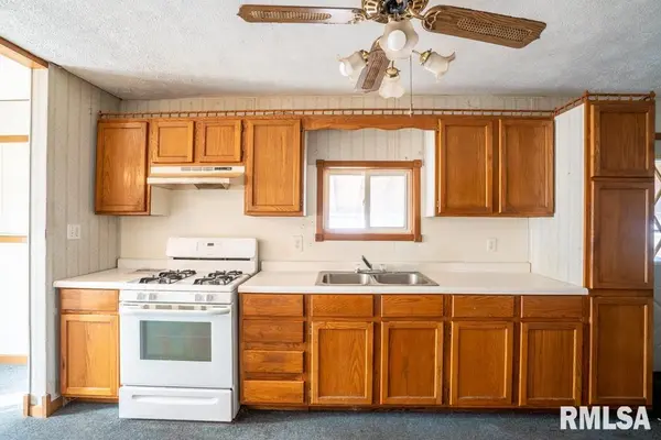803 S Cockrum ST, Sesser, IL 62884-2036
