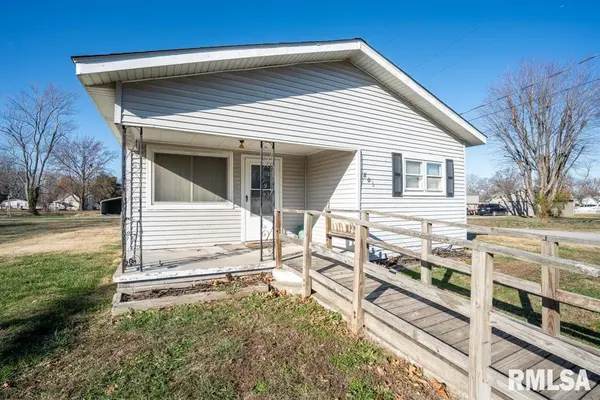 803 S Cockrum ST, Sesser, IL 62884-2036