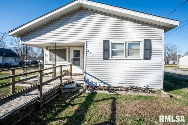803 S Cockrum ST, Sesser, IL 62884-2036