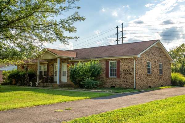 1184 Meadowview Dr, Gallatin, TN 37066
