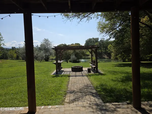 2875 E Walnut Grove Rd, Sevierville, TN 37876