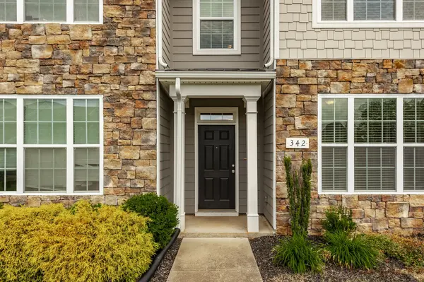 342 Manor Row, Pleasant View, TN 37146