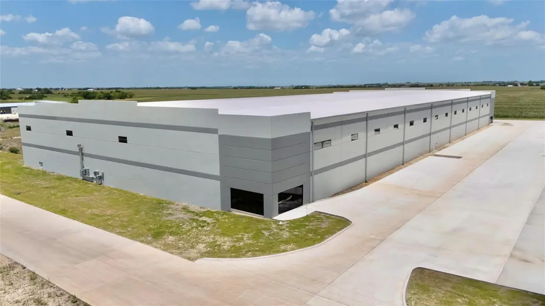 21827 Us-79 HWY, Taylor, TX 76574