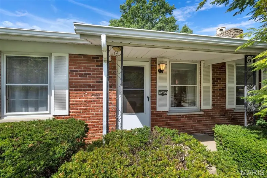 1407 Fox Creek DR, St Louis, MO 63126